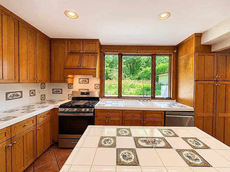 1 Edgehill Rd — Photo 12