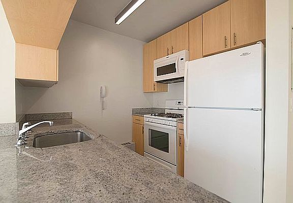 3rd image of 477 W 57th St #6N