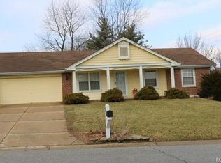 2 Crescent Hills Dr, Saint Peters, MO