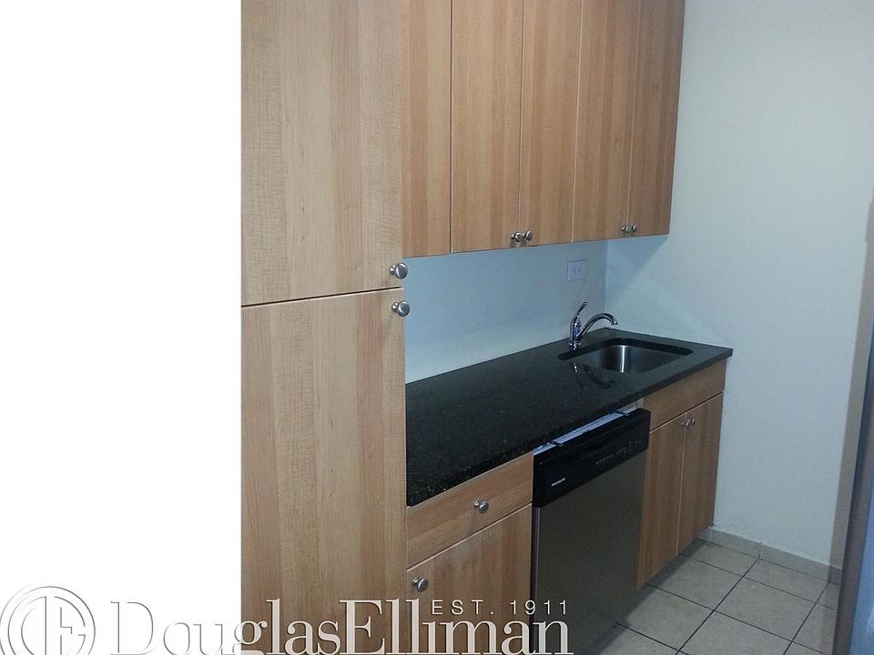 2nd image of 1990 Lexington Ave APT 18B