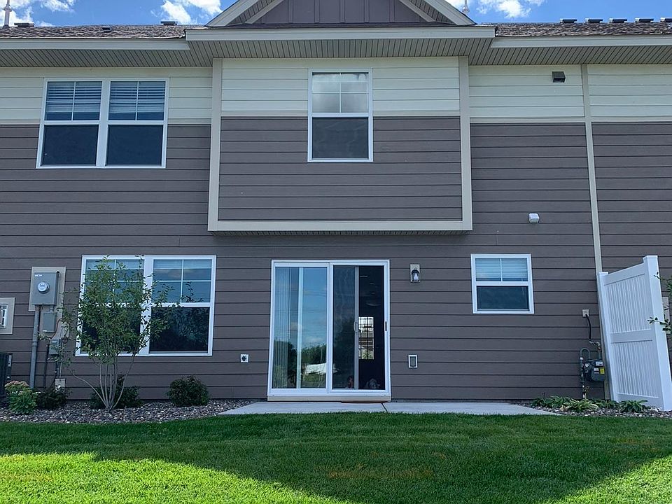 2nd image of 500 Locke Pointe Dr NE