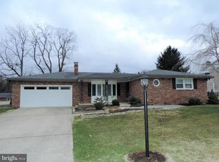 2960 Dearborn Ln, York, PA 17402