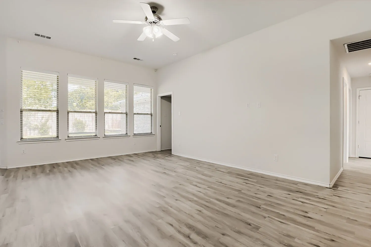 4 bed, 1880 sqft, $2,640 — Photo 2