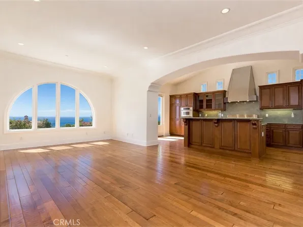 30 Surfspray Blf, Newport Coast, CA 92657