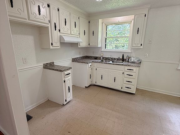 5th image of 3412 Olsen Ln