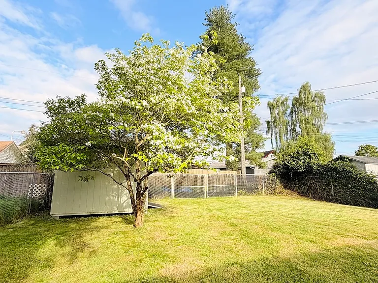 7233 Tacoma Ave S — Photo 25