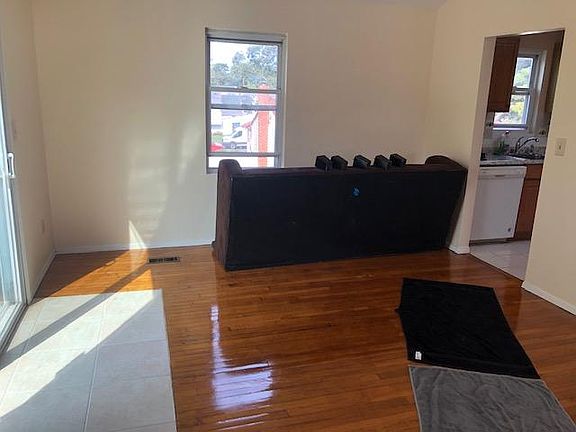 5th image of 126 Maida Ave