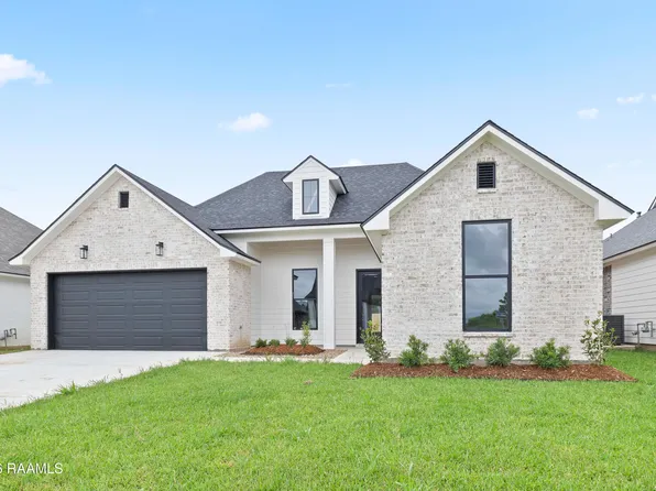 105 Fountain Meadow Dr, Broussard, LA 70518