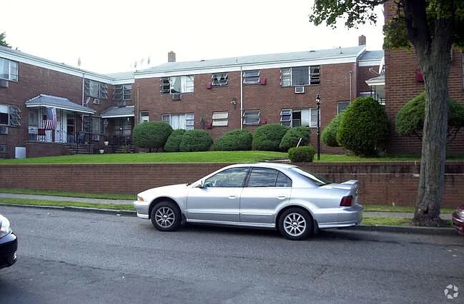 139 145 Haledon Ave — Photo 3