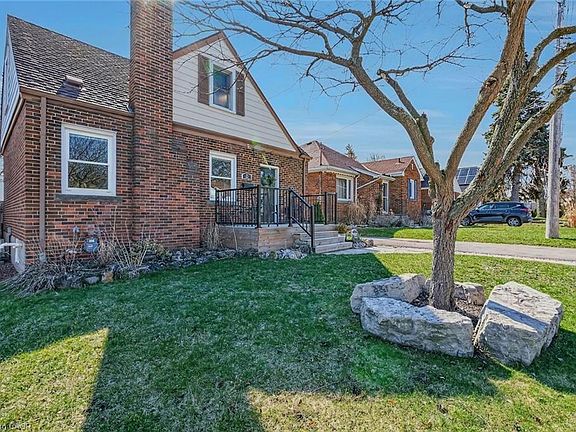 3rd image of 43 Woodbridge Rd