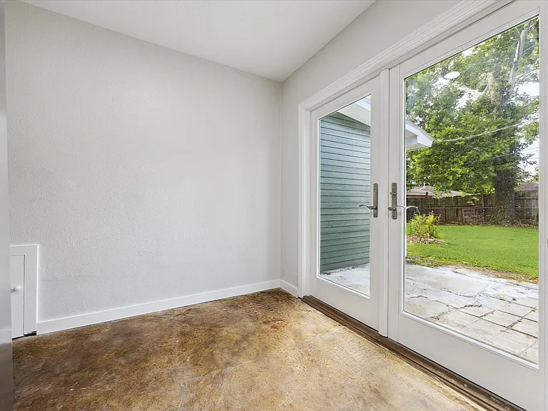 522 Barkley St — Photo 6