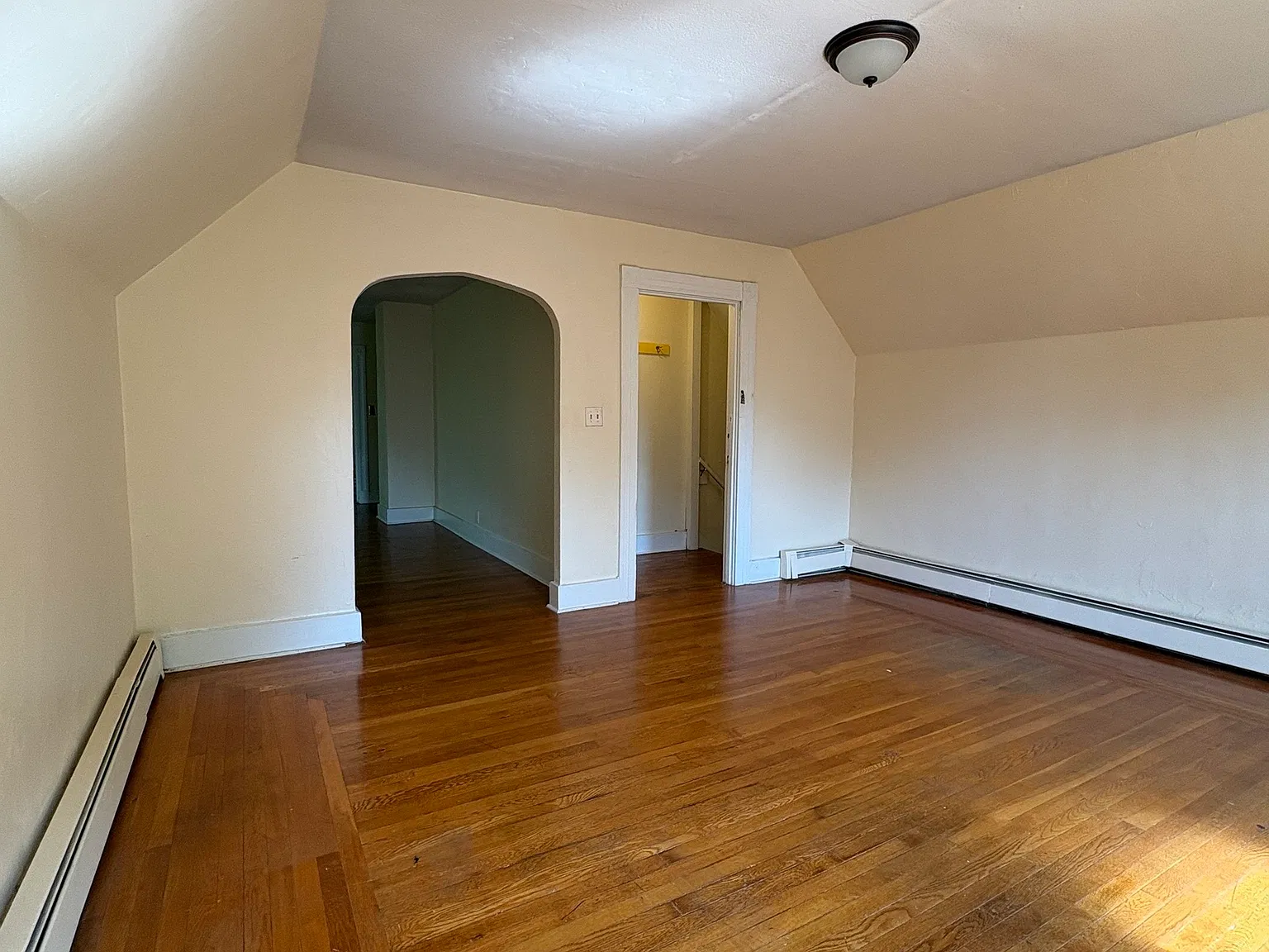 1 bed, 1.0 bath, 3613 sqft, $1,380 — Photo 2