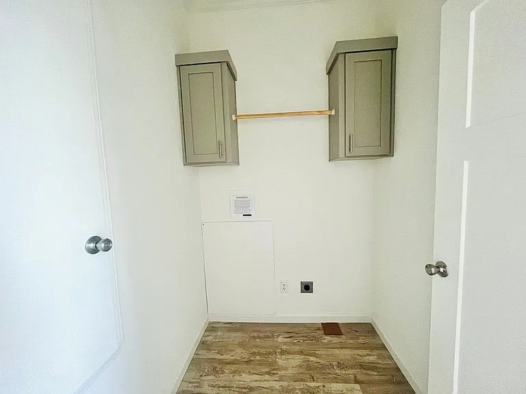 Dwelling at New Braunfels — Photo 20