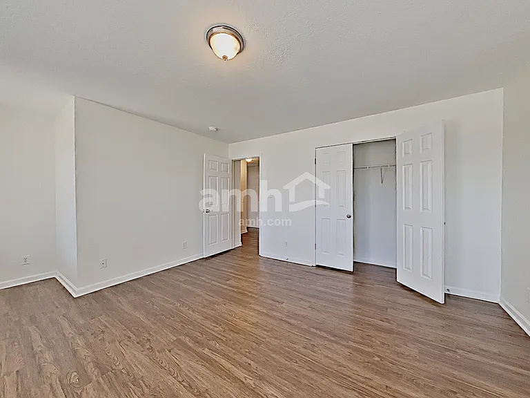 2148 Spring Hill Cir — Photo 14