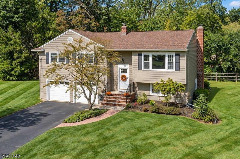 1st image of 27 Fawn Cir