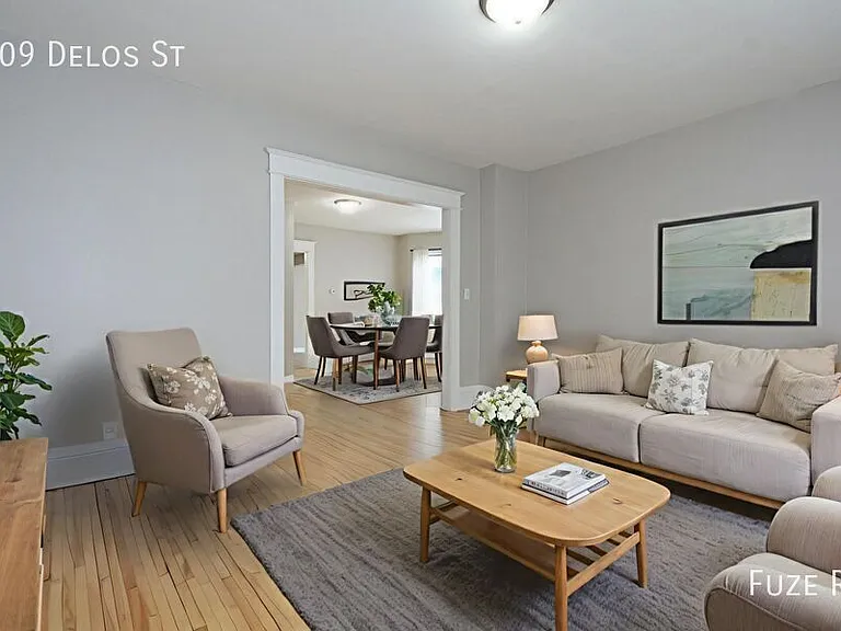 109 Delos St W — Photo 2
