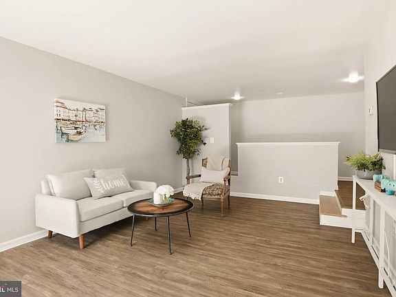 5th image of 11 Silverwood Cir APT 1