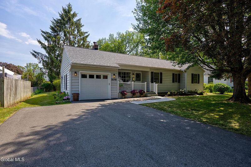 2nd image of 2076 Baker Avenue