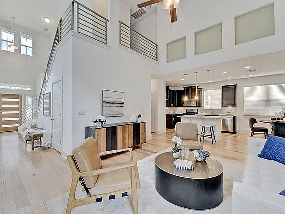2nd image of 1404 Casa Dr