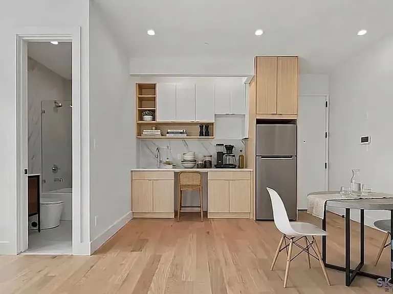 408 Hawthorne St #4A — Photo 2