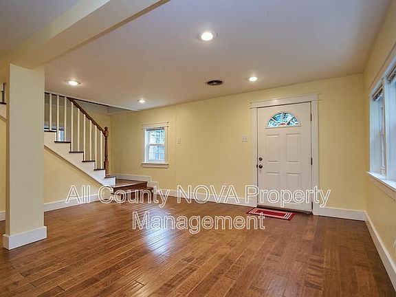 2nd image of 4019 Oxford St