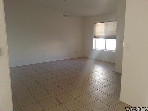 3rd image of 3052 Shoshone Dr