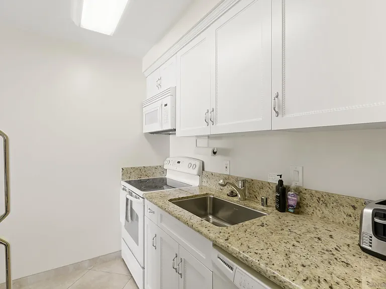 1720 Avenida Del Mundo #1501 — Photo 11