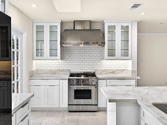 5th image of 4130 Irving Pl #4130