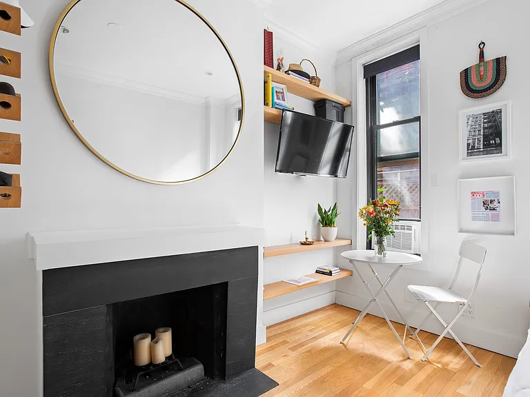 88 Horatio St #1B — Photo 3