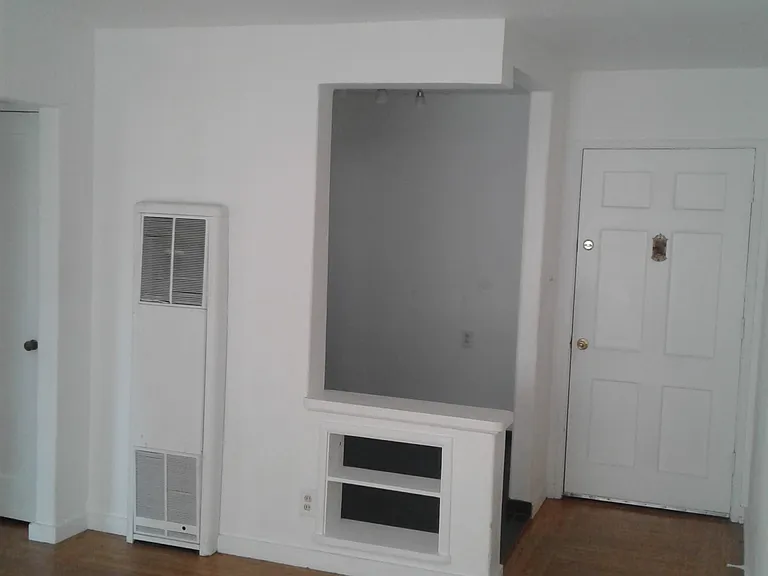 1086 43rd St #4 — Photo 8