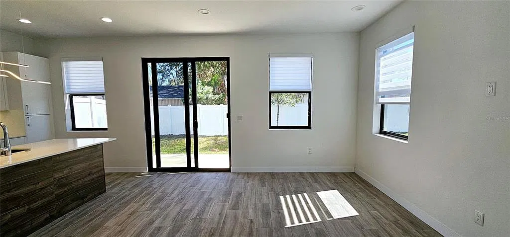 3 bed, 2.5 bath, 1596 sqft, $2,900 — Photo 4