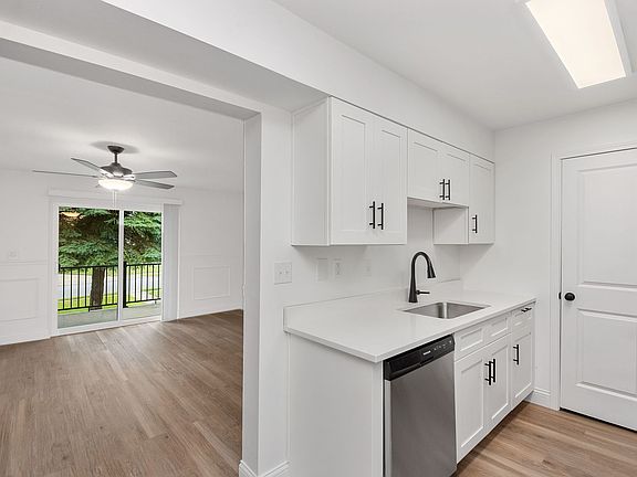 4th image of 719 Meadow Wood Dr Unit 3