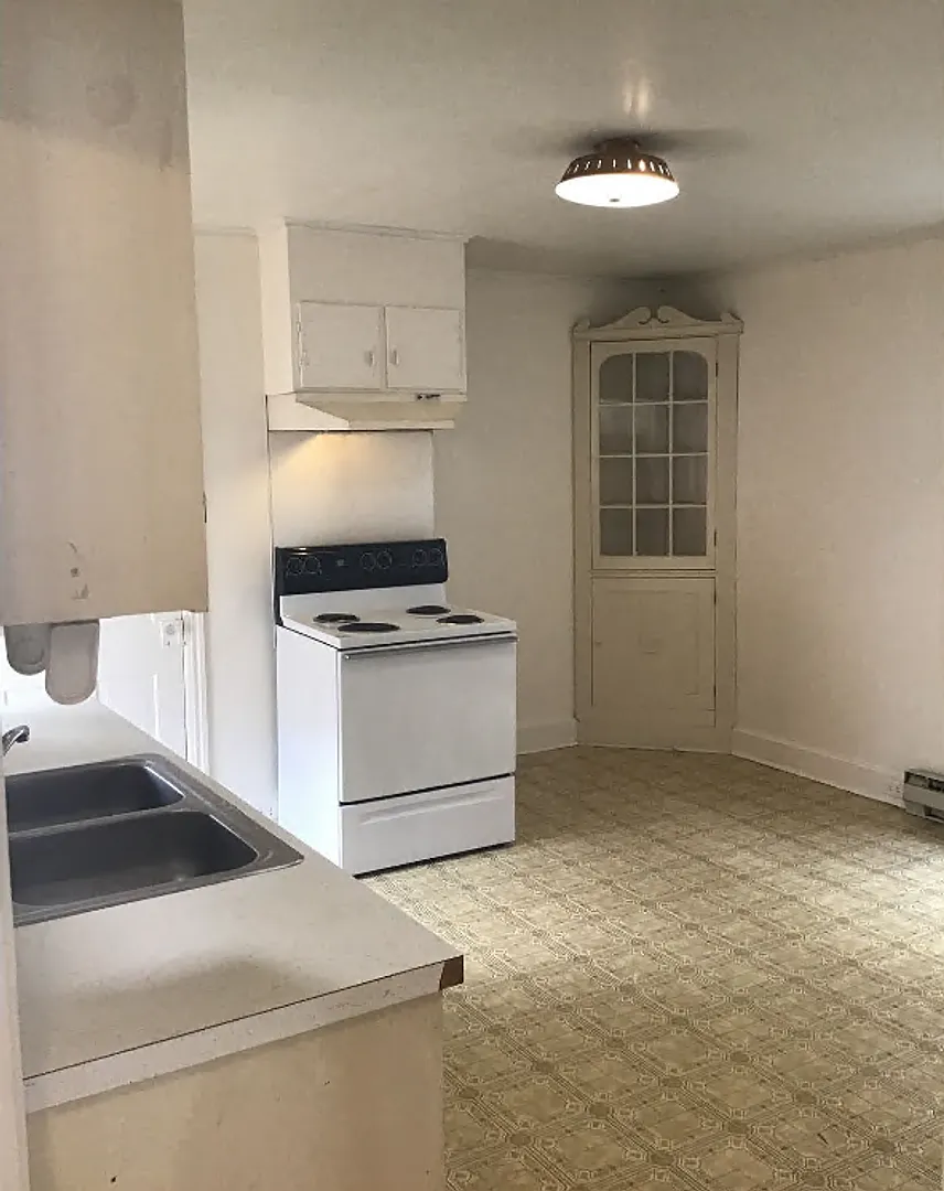 726 Lincoln Way East — Photo 4