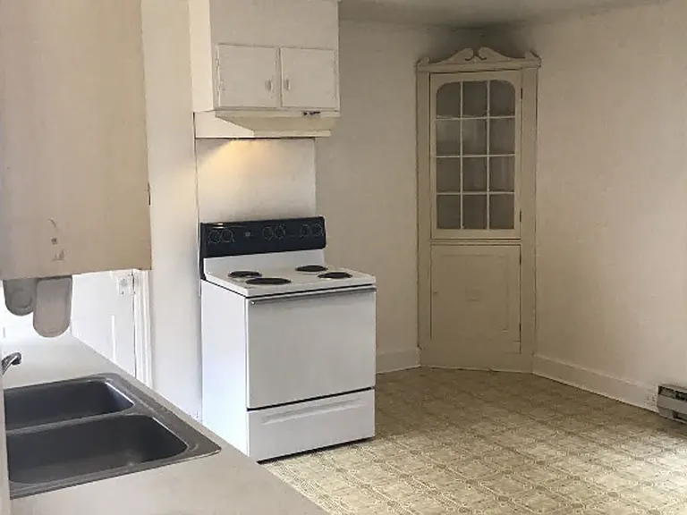 726 Lincoln Way E — Photo 4