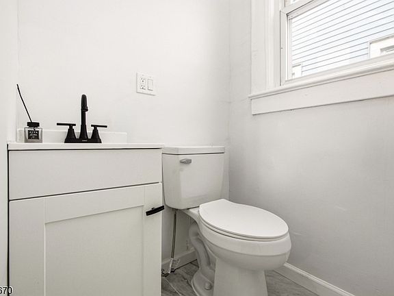 4th image of 354 Clinton Pl