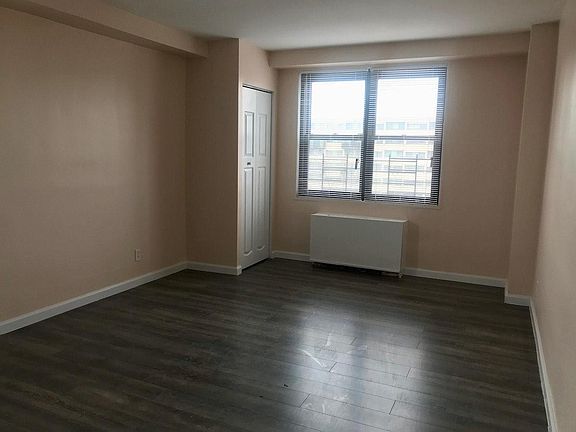 3rd image of 201 Saint Pauls Ave #605