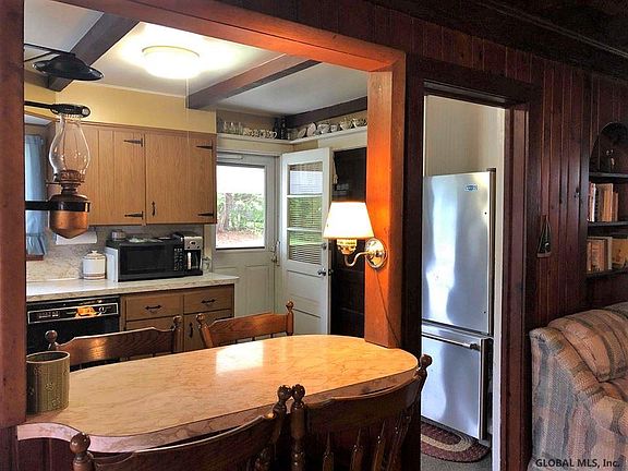 5th image of 14 Berry Hill Way