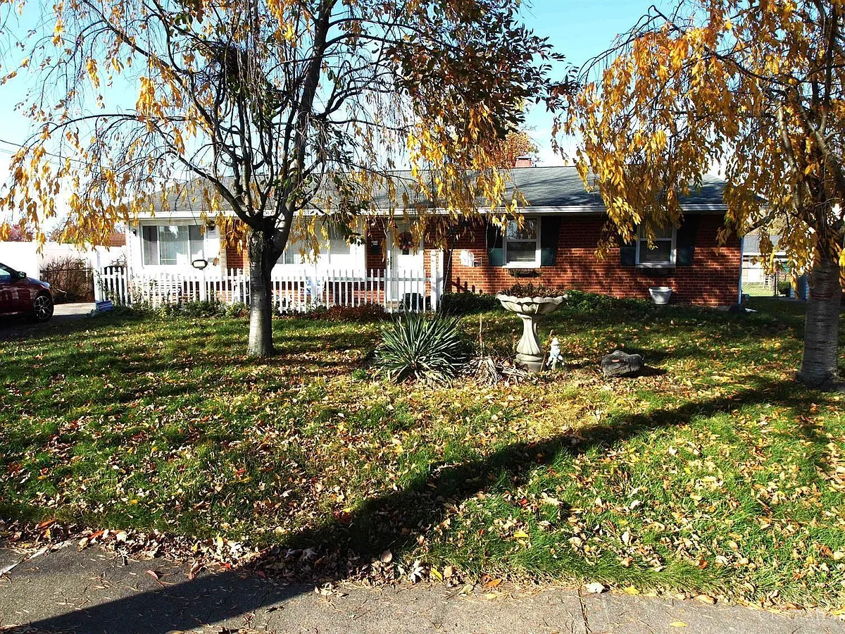 Photo 1 of 14 - 186 Balsam Ct - Cincinnati, OH Primary Photo - 186 Balsam Ct