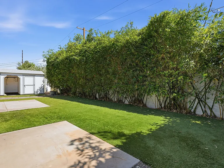 2525 E Minnezona Ave — Photo 23