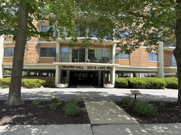 333 North Lake ROAD #406, Oconomowoc, WI 53066