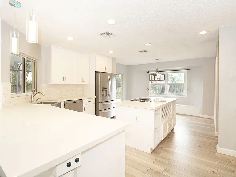 896 Rose Ct — Photo 22