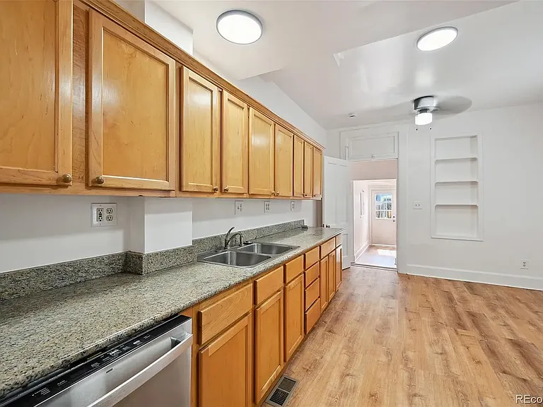 253 N Lincoln St #1 — Photo 6