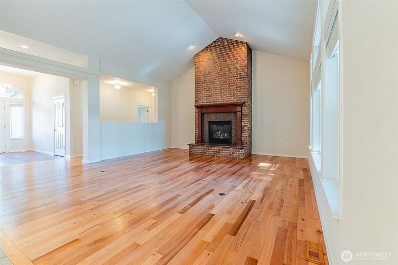 5th image of 724 Alma Lane SE