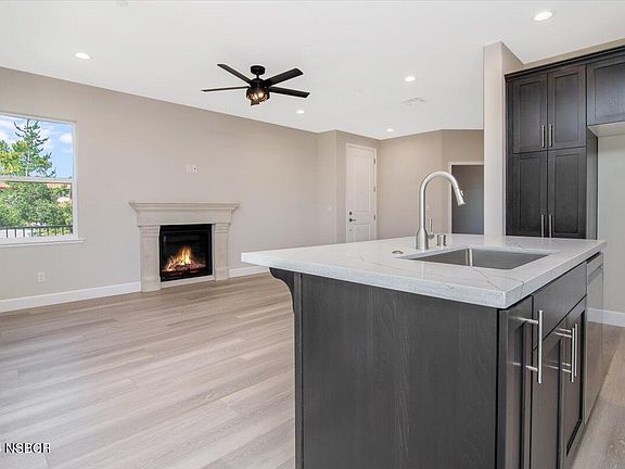5th image of 200 Oak Hill Dr