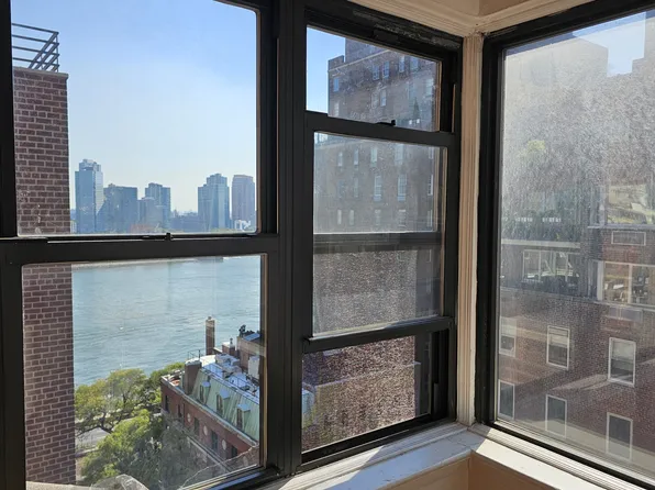 20 Beekman Place image 2 of 14