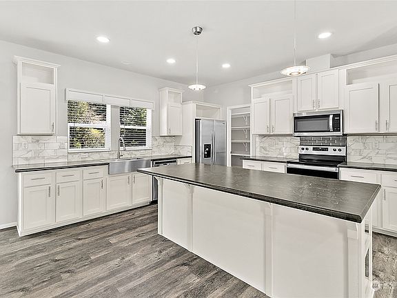 4th image of 19226 Division Avenue NE