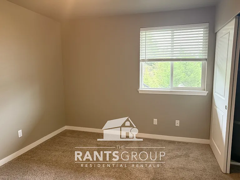 Bedrock Apartments — Photo 11