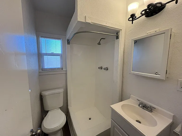 1044 Los Robles Blvd #B — Photo 8