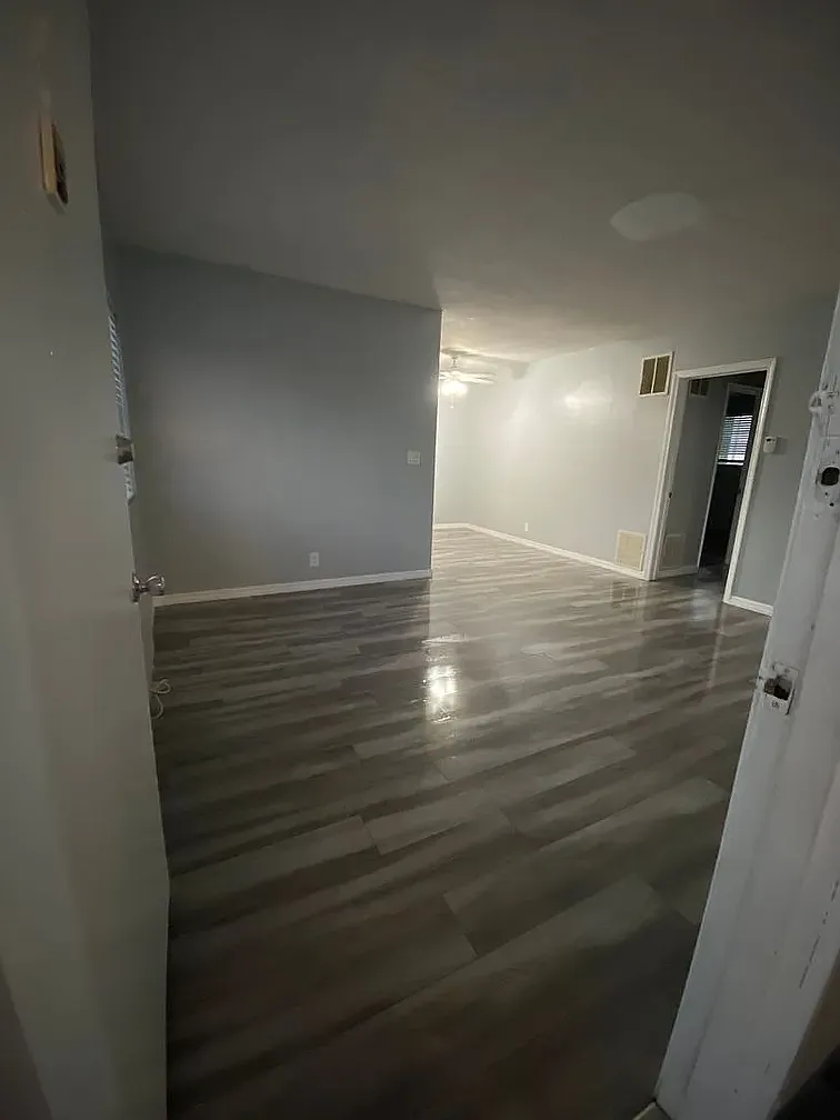 2 bed, 700 sqft, $2,200 — Photo 1