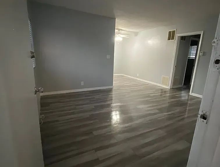 1052 Justin Ave #4 — Photo 1